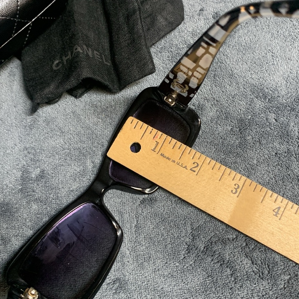 CHANEL Black & Tortoiseshell Rectangular Logo Sunglasses - Picture 14 of 16
